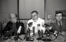 22.01.94 Pressekonferenz Oliver M&ouml;ller Hamburger SV nach Attenat in Stuttgart