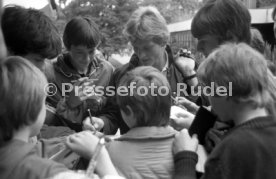 17.05.81 Ankunft DFB Nationalspieler Schlosshotel Monrepos Ludwigsburg