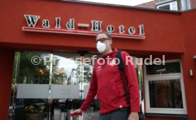 12.05.21 VfB Stuttgart Ankunft Spieler Quarant&auml;ne Trainingslager Wald-Hotel Stuttgart