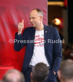 VfB Stuttgart Der dunkelrote Tisch