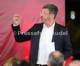 VfB Stuttgart Der dunkelrote Tisch