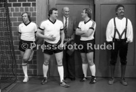 23.02.83 Fussball Prominentenspiel