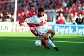VfB Stuttgart-Kaiserslautern 0:1 li. Axel Roos re. Krassimir Balakov Foto Rudel
