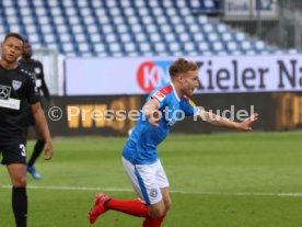 Fu&szlig;ball  2.Bundesliga Holstein Kiel vs. VfB Stuttgart