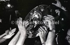 16.05.1992 VfB Stuttgart Meisterschaft Empfang Flughafen