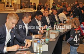 VfB Stuttgart Autogrammstunde