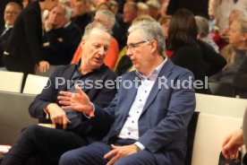 06.02.25 VfB Stuttgart Dunkelroter Tisch