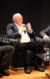 Podiumsdiskussion Stuttgart Liederhalle Wolfgang Dietrich, Mario Gomez, Uli Hoene&szlig;