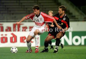 DFB-Pokal 2.Runde VfB Stuttgart-Eintracht Frankfurt 3:2 li. Fredi Bobic re. Uwe Bindewald Foto Rudel