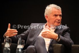Podiumsdiskussion Stuttgart Liederhalle Wolfgang Dietrich, Mario Gomez, Uli Hoene&szlig;