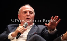 Podiumsdiskussion Stuttgart Liederhalle Wolfgang Dietrich, Mario Gomez, Uli Hoene&szlig;