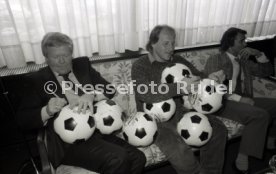 16.10.85 Vorstellung WM M&uuml;nzen 1986 und Prominentenspiel