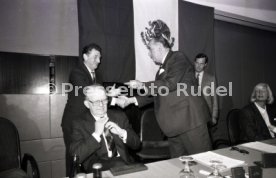 16.10.85 Vorstellung WM M&uuml;nzen 1986 und Prominentenspiel
