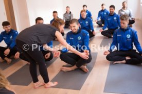 Stuttgarter Kickers Yoga Training