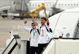 25.05.25 VfB Stuttgart Ankunft Flughafen Stuttgart aus Berlin DFB-Pokal Sieg