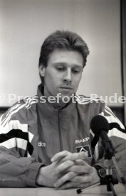 22.01.94 Pressekonferenz Oliver M&ouml;ller Hamburger SV nach Attenat in Stuttgart