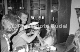 18.05.81 DFB Nationalspieler bei Hansi M&uuml;ller