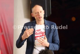 VfB Stuttgart Der dunkelrote Tisch