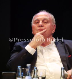Podiumsdiskussion Stuttgart Liederhalle Wolfgang Dietrich, Mario Gomez, Uli Hoene&szlig;