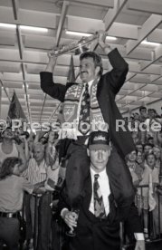 16.05.1992 VfB Stuttgart Meisterschaft Empfang Flughafen