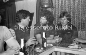 18.05.81 DFB Nationalspieler bei Hansi M&uuml;ller
