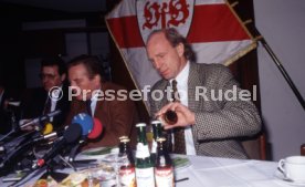 16.01.90 VfB Stuttgart PK Vorstellung Manager Hoene&szlig;