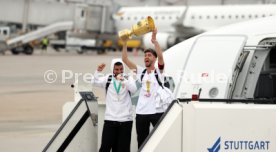 25.05.25 VfB Stuttgart Ankunft Flughafen Stuttgart aus Berlin DFB-Pokal Sieg