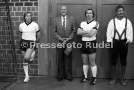 23.02.83 Fussball Prominentenspiel