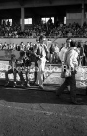 17.05.81 Ankunft DFB Nationalspieler Schlosshotel Monrepos Ludwigsburg