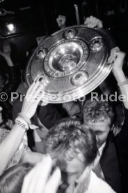 16.05.1992 VfB Stuttgart Meisterschaft Empfang Flughafen