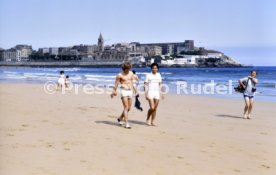 19.06.82 WM 1982 DFB Spieler am Strand