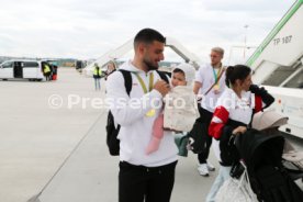 25.05.25 VfB Stuttgart Ankunft Flughafen Stuttgart aus Berlin DFB-Pokal Sieg