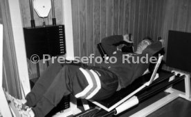 28.01.93 VfB Stuttgart Training im Kraftraum