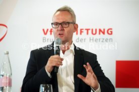 26.07.23 VfB Stuttgart PK Stiftung Brustring der Herzen