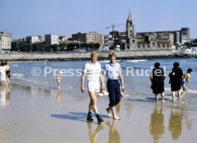19.06.82 WM 1982 DFB Spieler am Strand