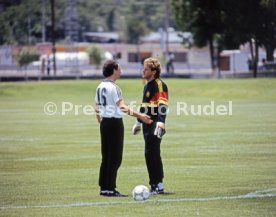 05.06.86 DFB Training Galindo