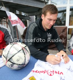 VfB Stuttgart Besuch Kindernachsorge Klinik Tannheim