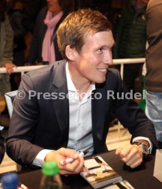 VfB Stuttgart Autogrammstunde Breuninger