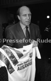 10.11.92 VfB Stuttgart Trikot Aktion mein Freund ist Ausl&auml;nder