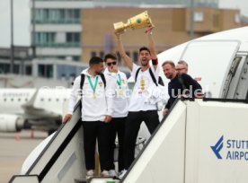25.05.25 VfB Stuttgart Ankunft Flughafen Stuttgart aus Berlin DFB-Pokal Sieg