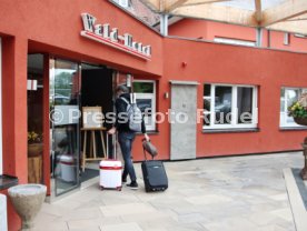 12.05.21 VfB Stuttgart Ankunft Spieler Quarant&auml;ne Trainingslager Wald-Hotel Stuttgart