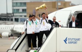 25.05.25 VfB Stuttgart Ankunft Flughafen Stuttgart aus Berlin DFB-Pokal Sieg