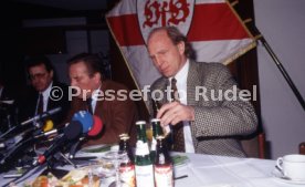 16.01.90 VfB Stuttgart PK Vorstellung Manager Hoene&szlig;