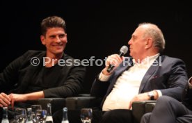 Podiumsdiskussion Stuttgart Liederhalle Wolfgang Dietrich, Mario Gomez, Uli Hoene&szlig;