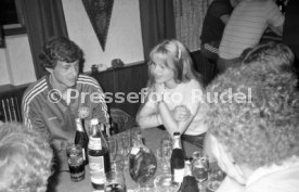18.05.81 DFB Nationalspieler bei Hansi M&uuml;ller