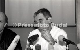 22.01.94 Pressekonferenz Oliver M&ouml;ller Hamburger SV nach Attenat in Stuttgart
