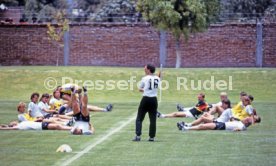 05.06.86 DFB Training Galindo