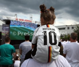 Esslingen - Public Viewing bei Auto Hahn