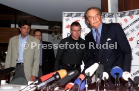 VfB Stuttgart Pressekonferenz v.l. Rainer Adrion, Ulrich Sch&auml;fer, Ralf Rangnick, Gerhard Mayer-Vorfelder Foto Rudel