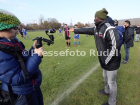 Fussball Amateure Hans Sarpei - Das T steht f&uuml;r Coach